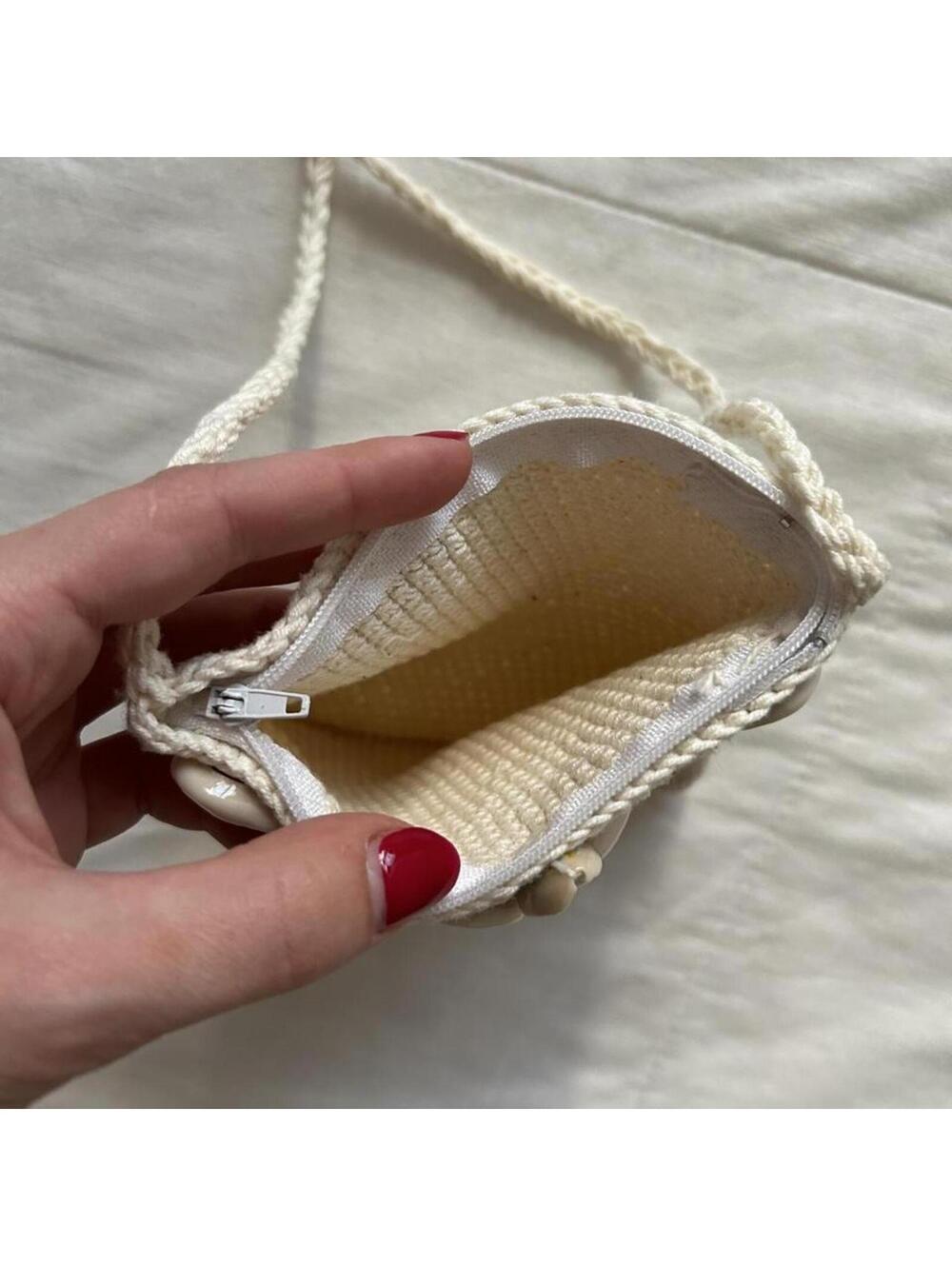 Cream crochet purse with shell details